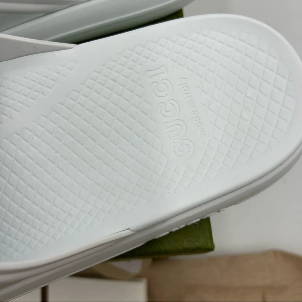 Men’s Gucci, Ace Web, striped rubber pool slide size 9 made in Italy.